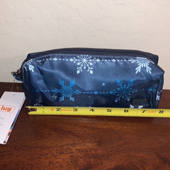 LUG BRAND NEW WITH TAGS SNOWFLAKE NAVY COSMETIC BAG - Picture 6 of 7